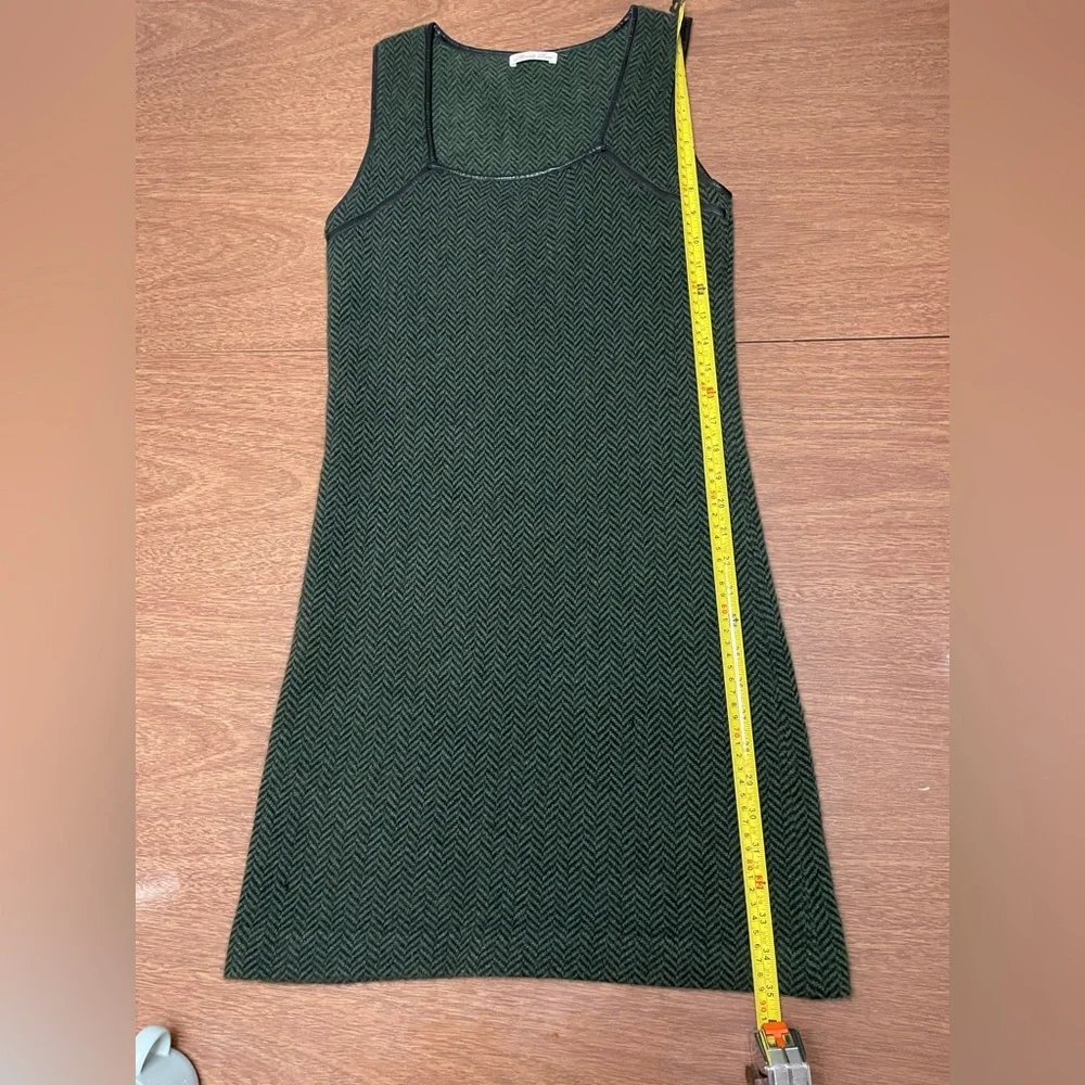 Cashmere Minnie Rose Knee Length Dress - Picture 4 of 8